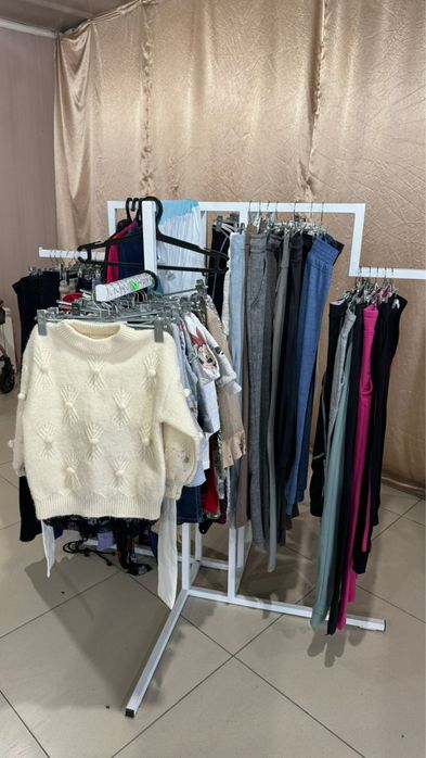 Продам вешалки со стойками