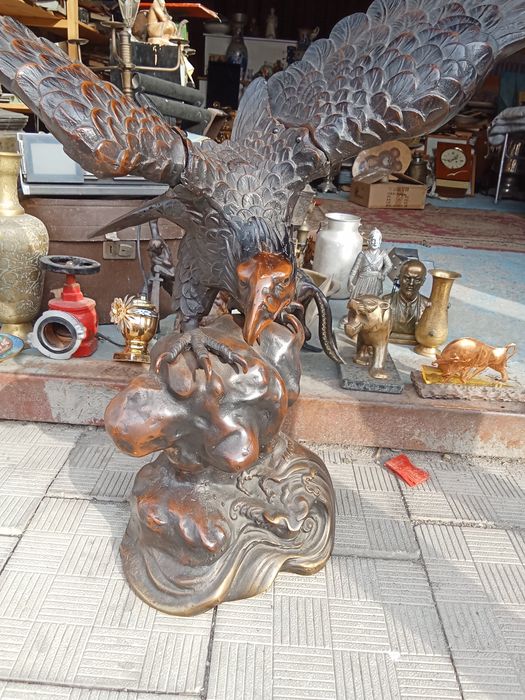 Продам старинная статуэтка Орёл, чугун.