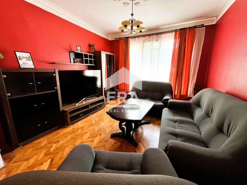 Продава се Четиристаен апартамент в София, Център - 100 кв.м за 3820 €/кв.м - Снимка #2
