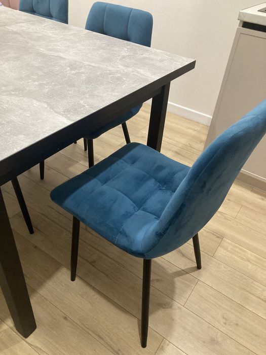 Продается раздвижной стол со стулями