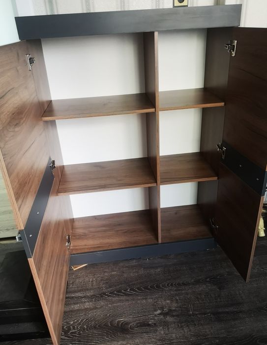 3 броя шкафове за хол