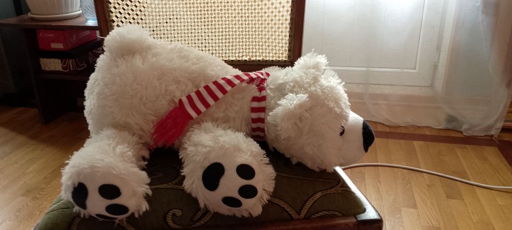 Мягкая игрушка белый медведь.