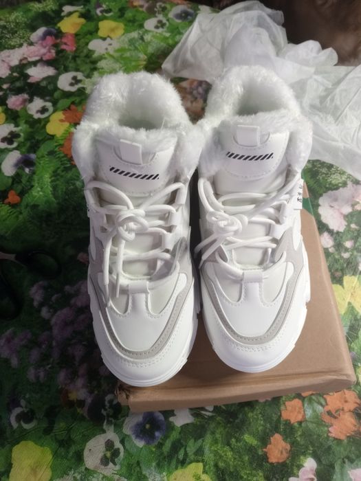 Кроссовки зимние