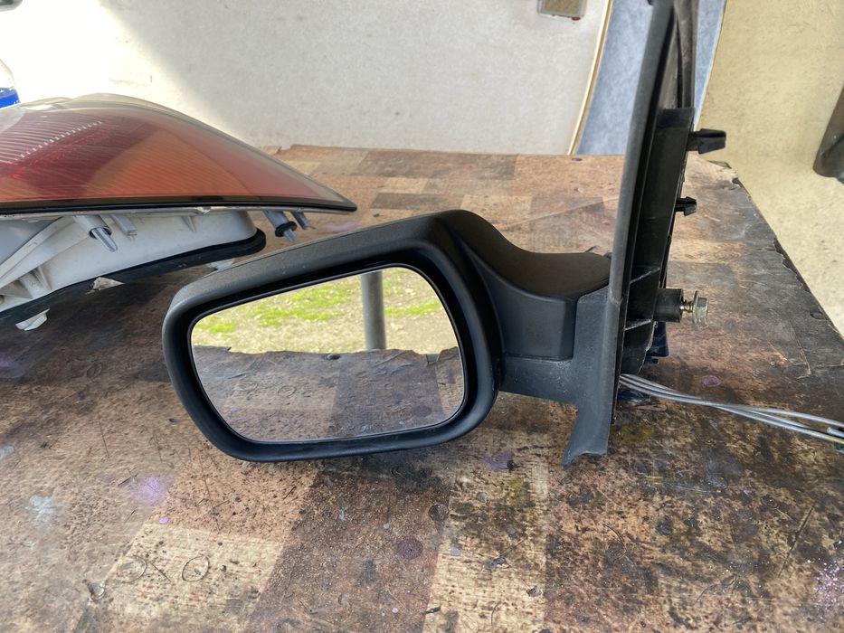 Ляво огледало за форд фиеста 2003г