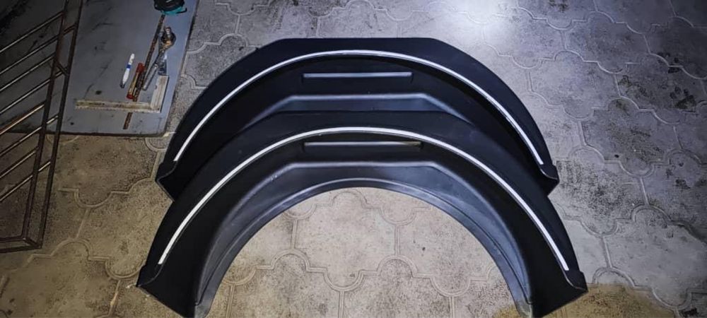 Подкрылки на бортовой и будку Спринтер