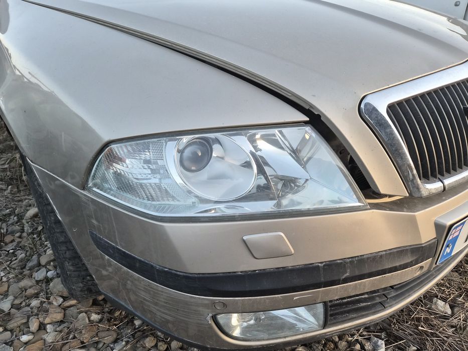 Faruri xenon Europa,  bara fata spate, capota ,cârlig Skoda Octavia  2