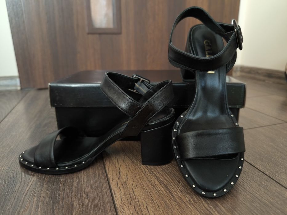 Дамски сандали с ток Galdini