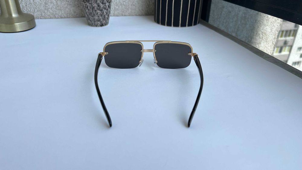 Ochelari de soare Retro Dreptunghiulari - Rama aurie Lentile Negre