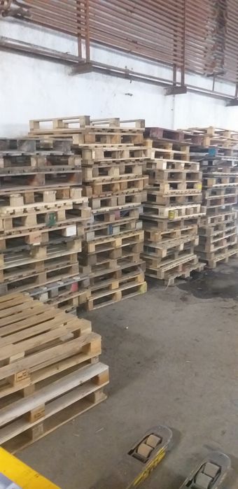 Vând PALETi buni . In perfectă stare