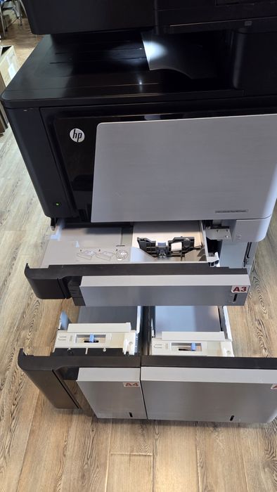 Цветной принтер МФУ HP CLJ M880