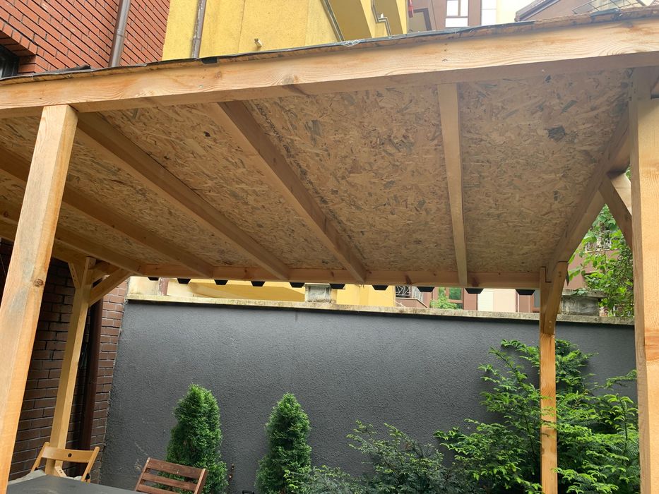 Беседка от мосивно дърво