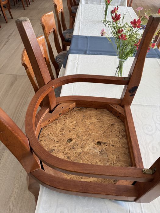 Трапезни столове