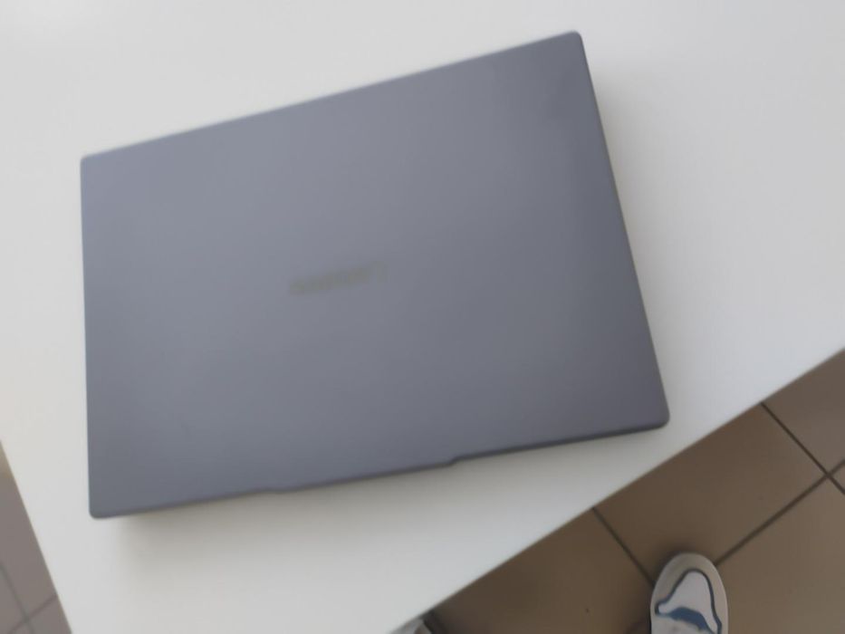 Laptop Lenovo Windows 11 Pro vând laptop Lenovo cu Windows 11 Pro în stare foarte buna