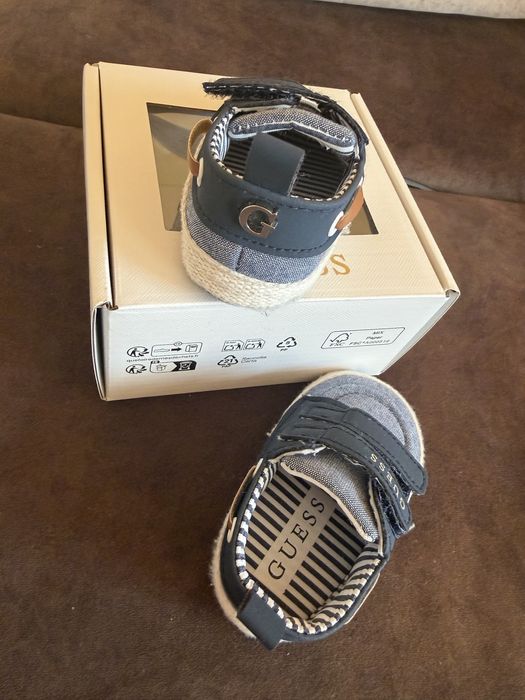 Бебешки обувки Guess