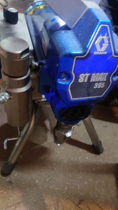 Продавам машина  за боядисване Graco St max 395