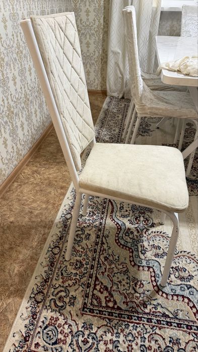 Кухонный стол со стульями