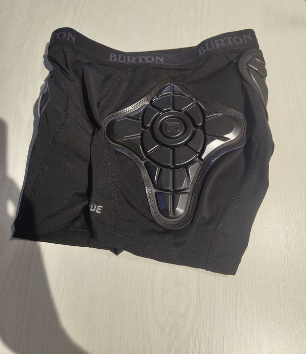 Защитные шорты для сноуборда burton