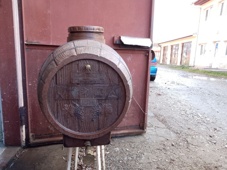 Vând butoaie din fibră de sticlă