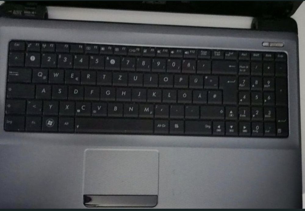 Продават лаптоп Asus