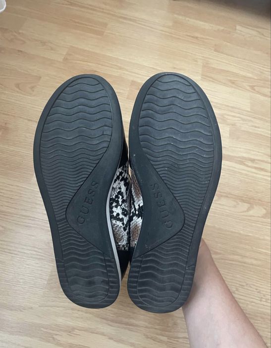 Adidași originali GUESS marimea 37