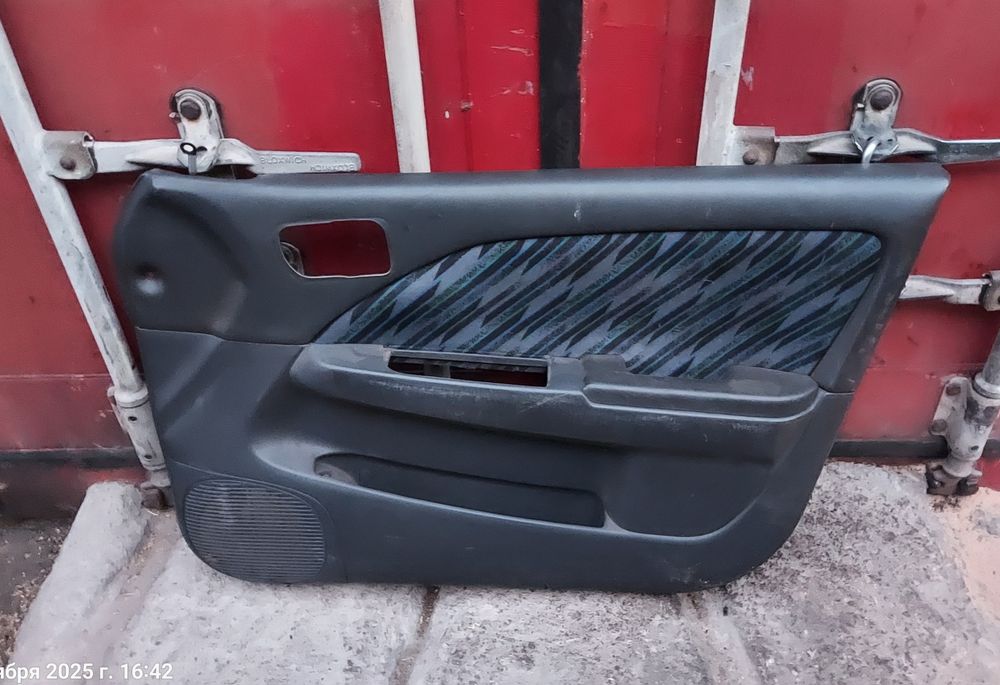 Обшивка двери Тойота Калдина 195 рестайлинг