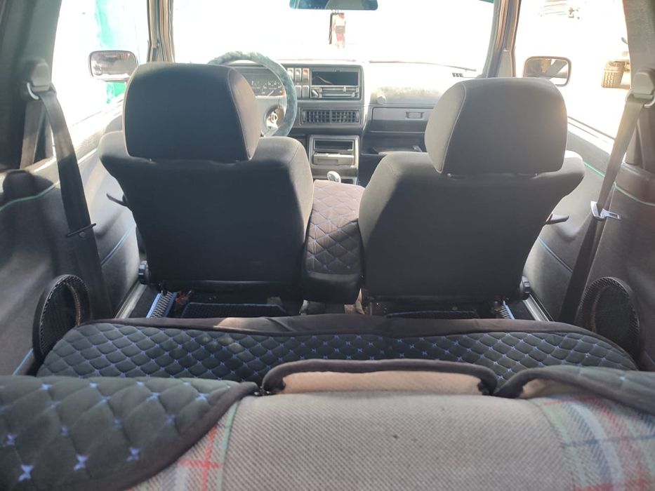 Продаю автомобиль гольф 2 год 89