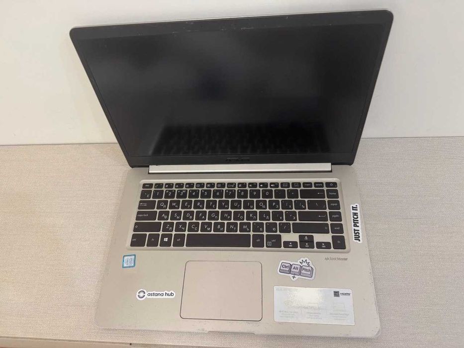 Продам ноутбук ASUS Vivobook 2018 года