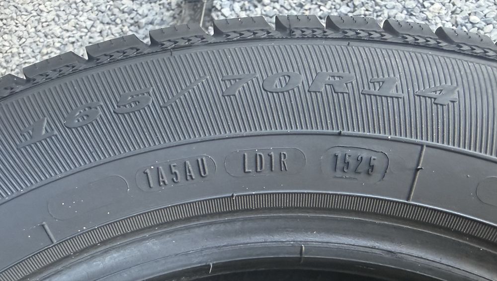 2бр 165/70/14 на 8мм с 25дот Дебица