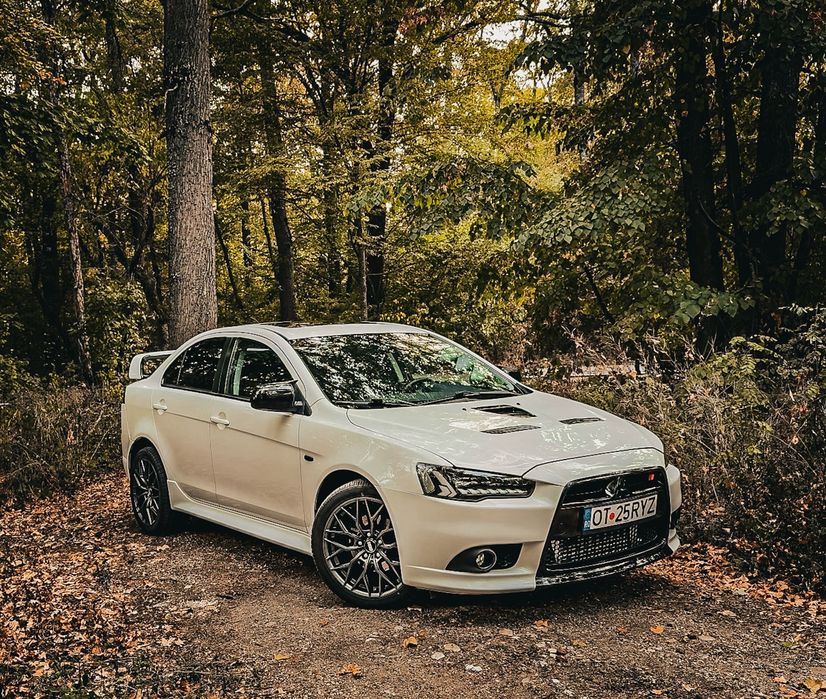 Mitsubishi Lancer Mașina este în stare impecabilă cu toate componentele upgrade noi !
