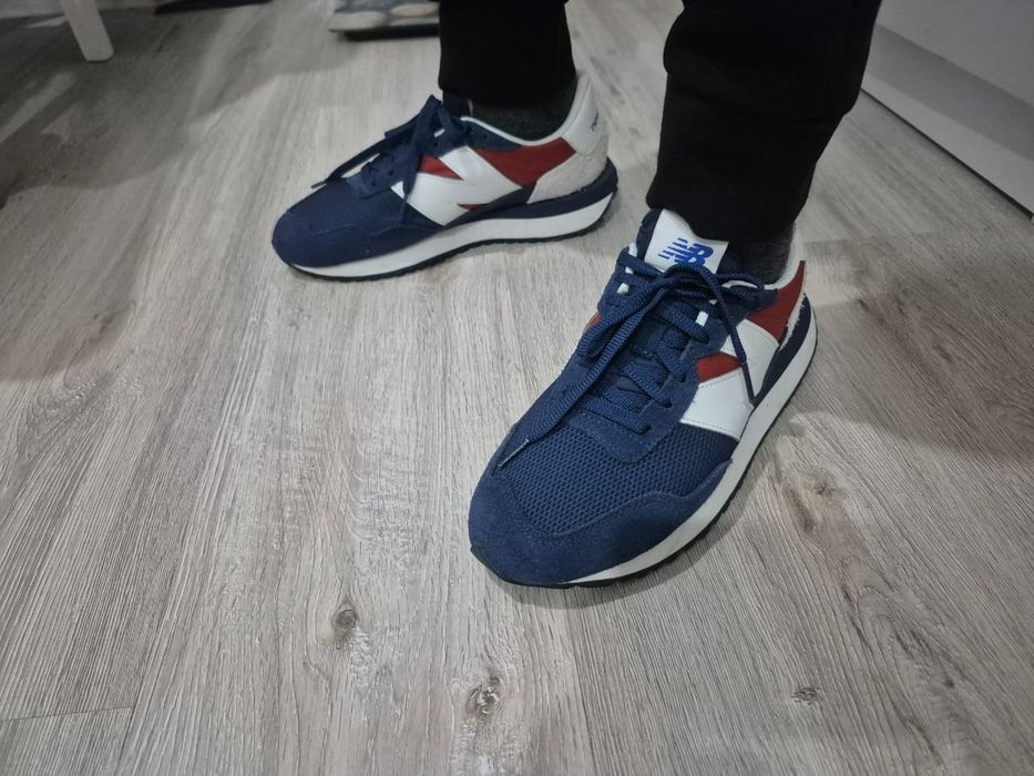 Продам новые кроссовки