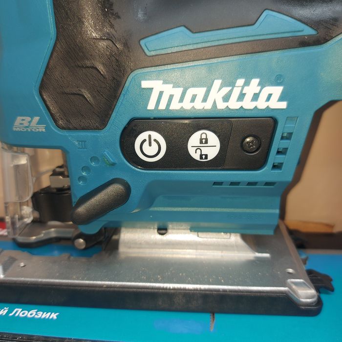 Акумулаторен прободен трион(зеге) Makita DJV185z