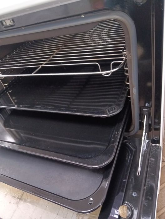 Свободно стояща печка с керамичен плот Voss с 2 години Гаранция!