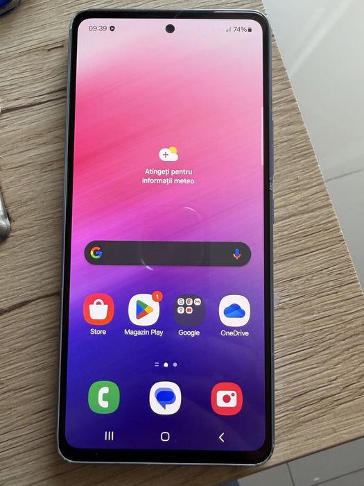 Vând Samsung A53 5G de 128 GB perfect funcțional urme fine de uzură nu-i spart dual sim coral încă un model reușit .ecran mare baterie mare