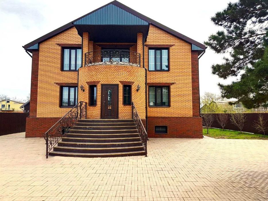 ,,,  Продам 6-ти комнатный ДОМ в ГОРОДЕ
