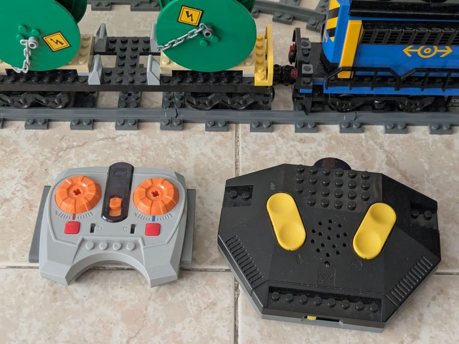 LEGO два влака 60052 и 7898 от power up