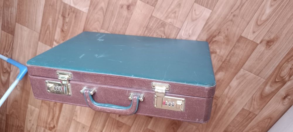 Продам фирменный кейс.