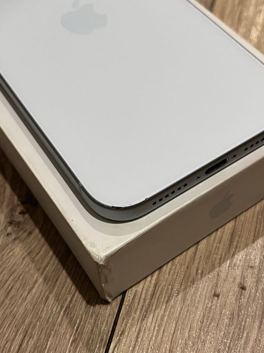 Продам Iphone 15 + 128