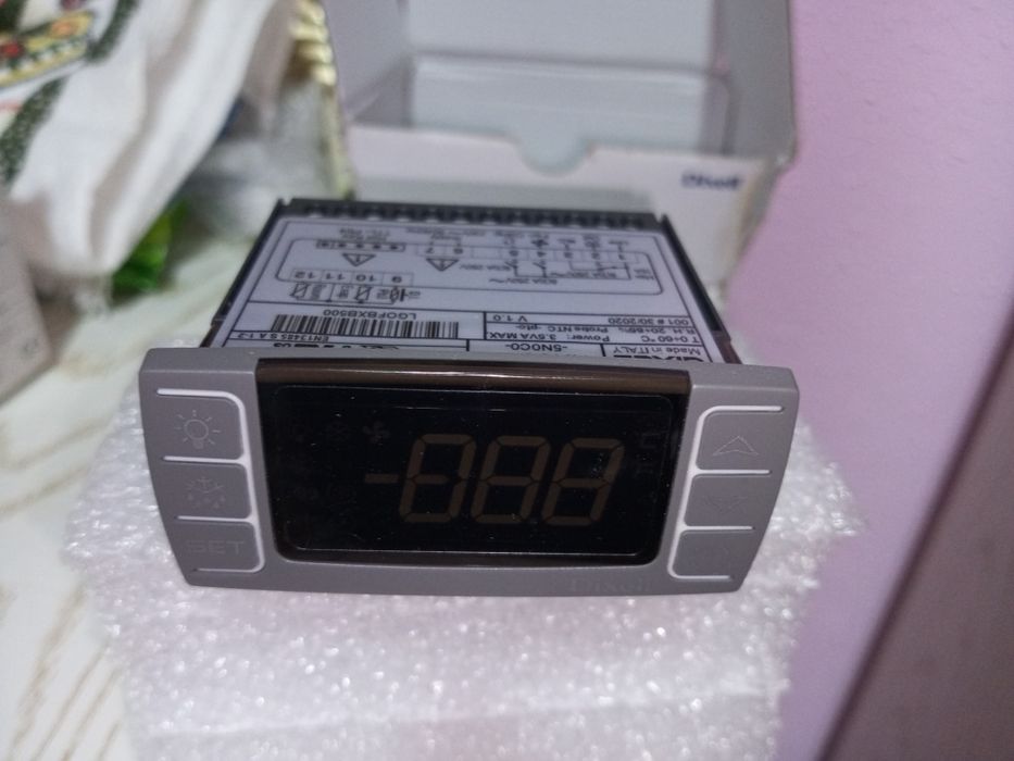 Dixell. Emerson climate technologies