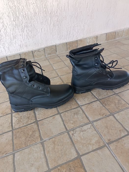 Ботинки на высоких берцах (берцы)