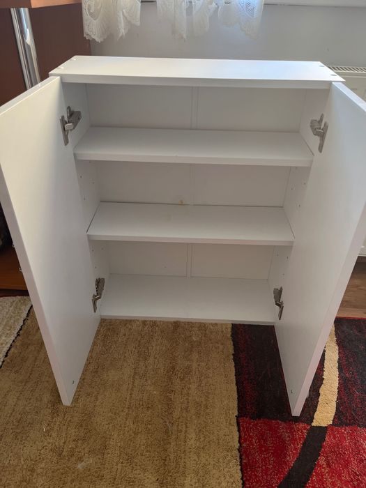 Vand dulapior baie aproape nou