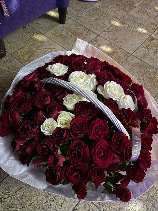 цветы именные из свежих роз