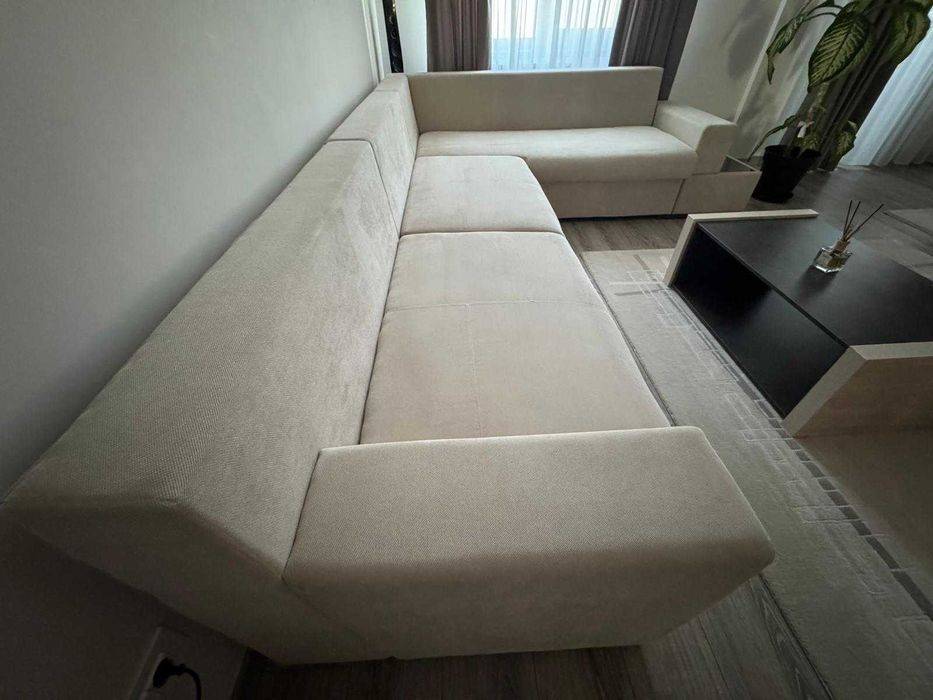 Coltar living pe stanga