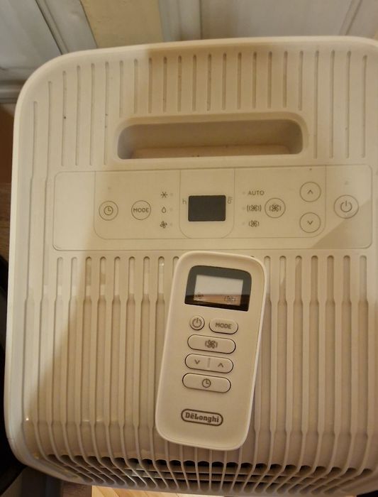 Продавам мобилен климатик Delonghi