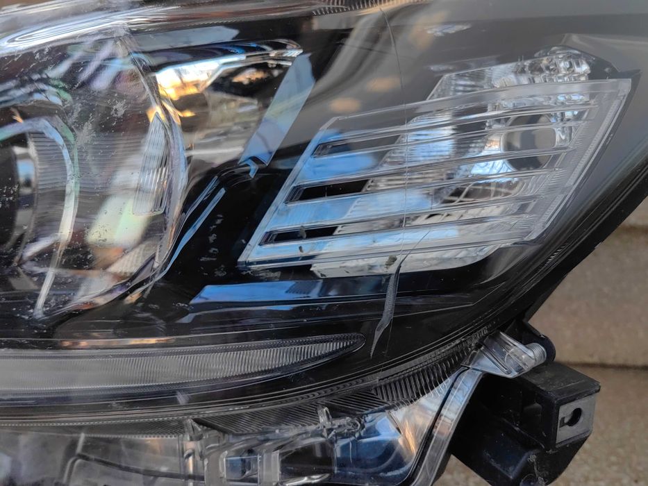 Фар Toyota Land Cruiser FJ150 Prado LED ляв