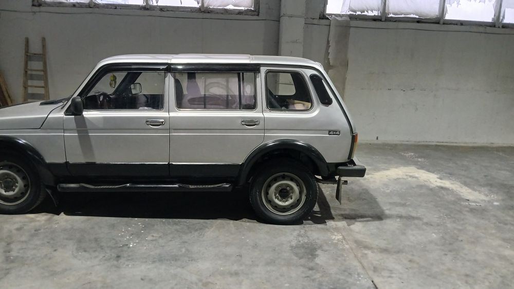Продам ниву 5 дверную