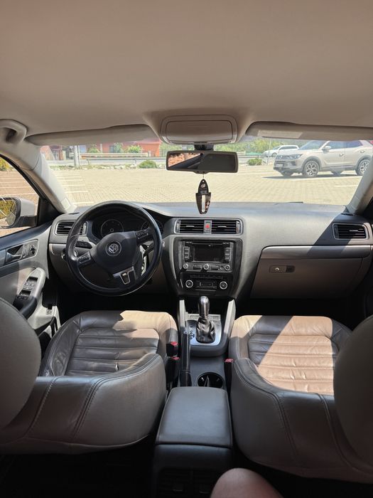 Vand Jetta VI Sedan