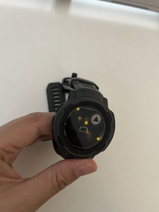 Garmin Instinct 2 с зарядкой USB