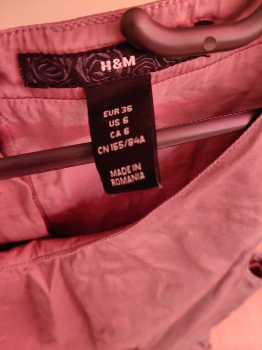 Рокля на марката H&M Нова