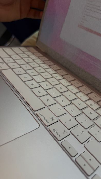 MakBook Neo 8/256 gb pink