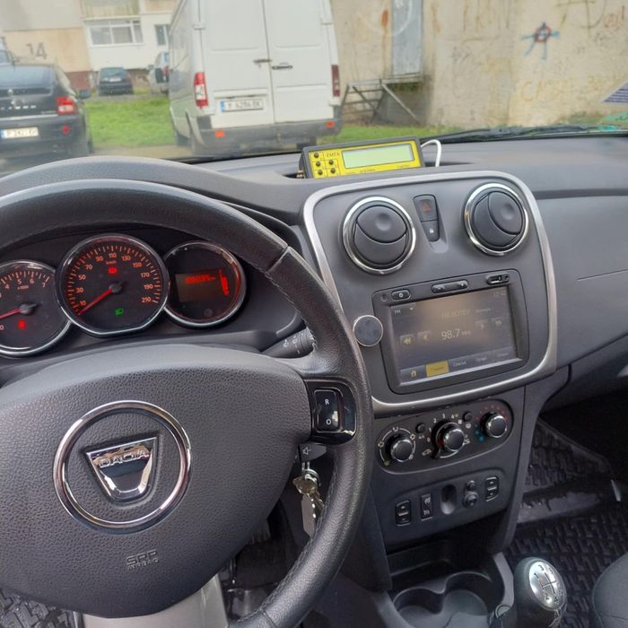 Продавам Дачия Сандеро Stepway